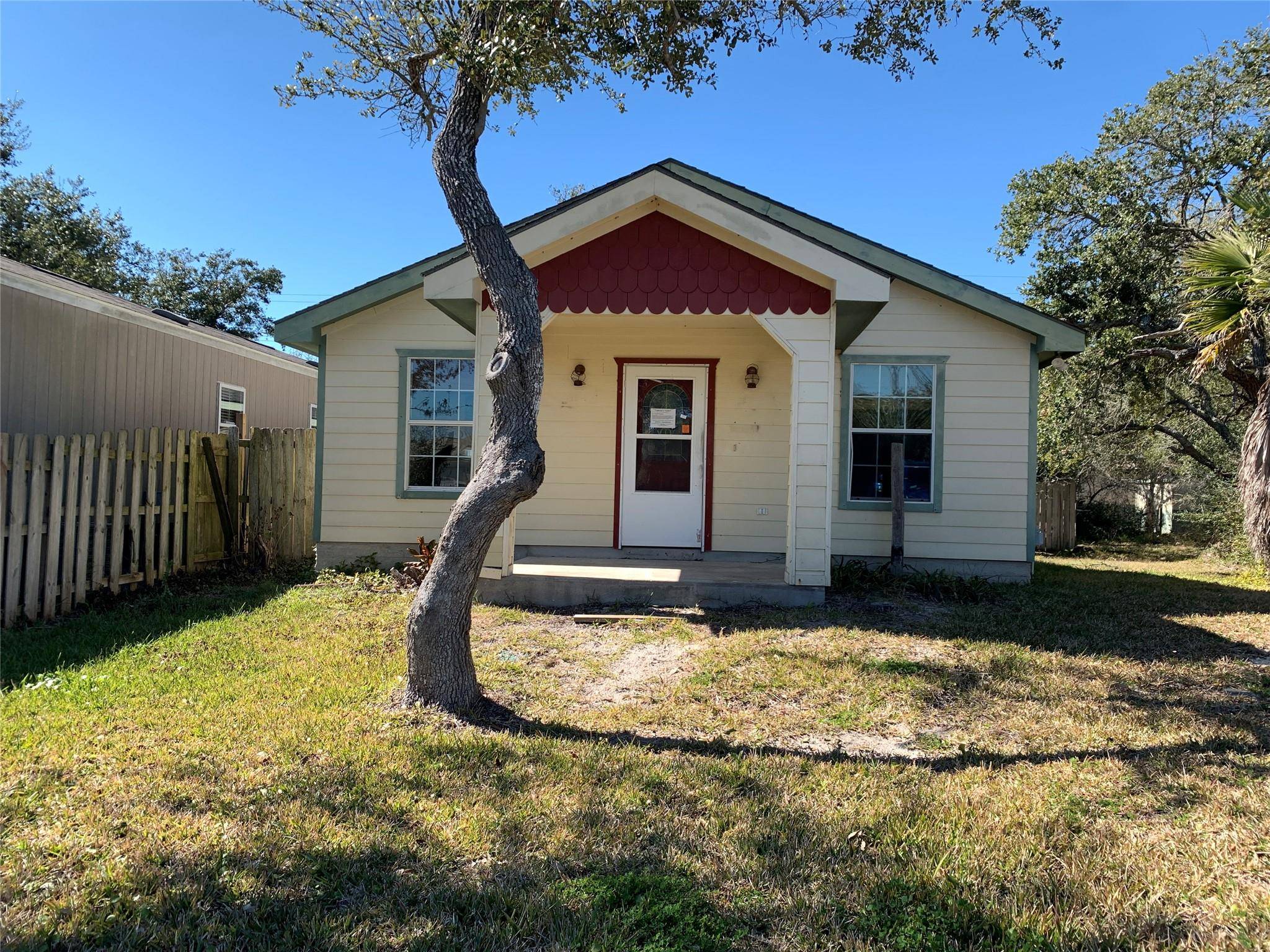 Rockport, TX 78382,629 Oak Avenue