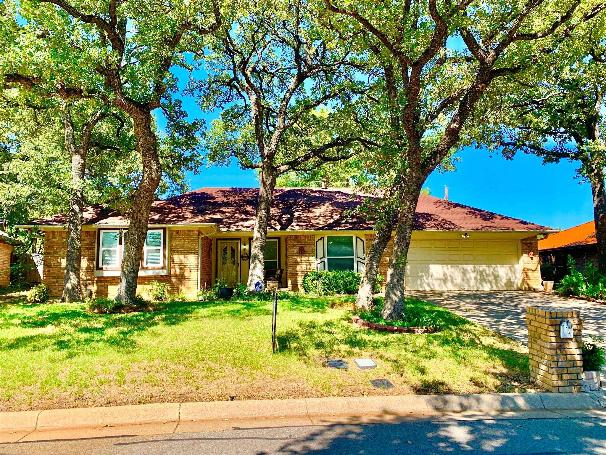 Arlington, TX 76017,5303 Rustle Leaf Drive