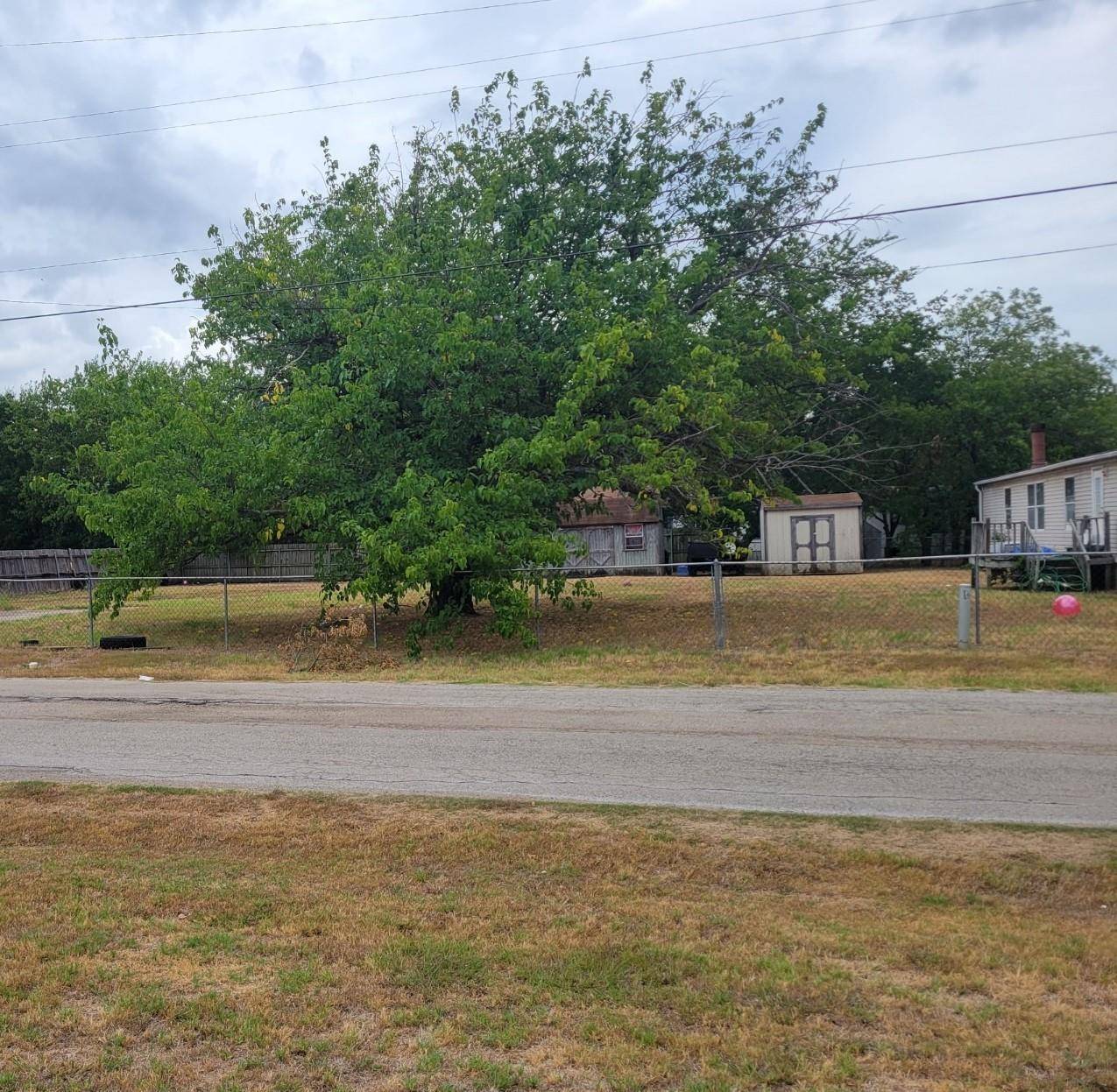 Mineral Wells, TX 76067,811 SW 21st Street