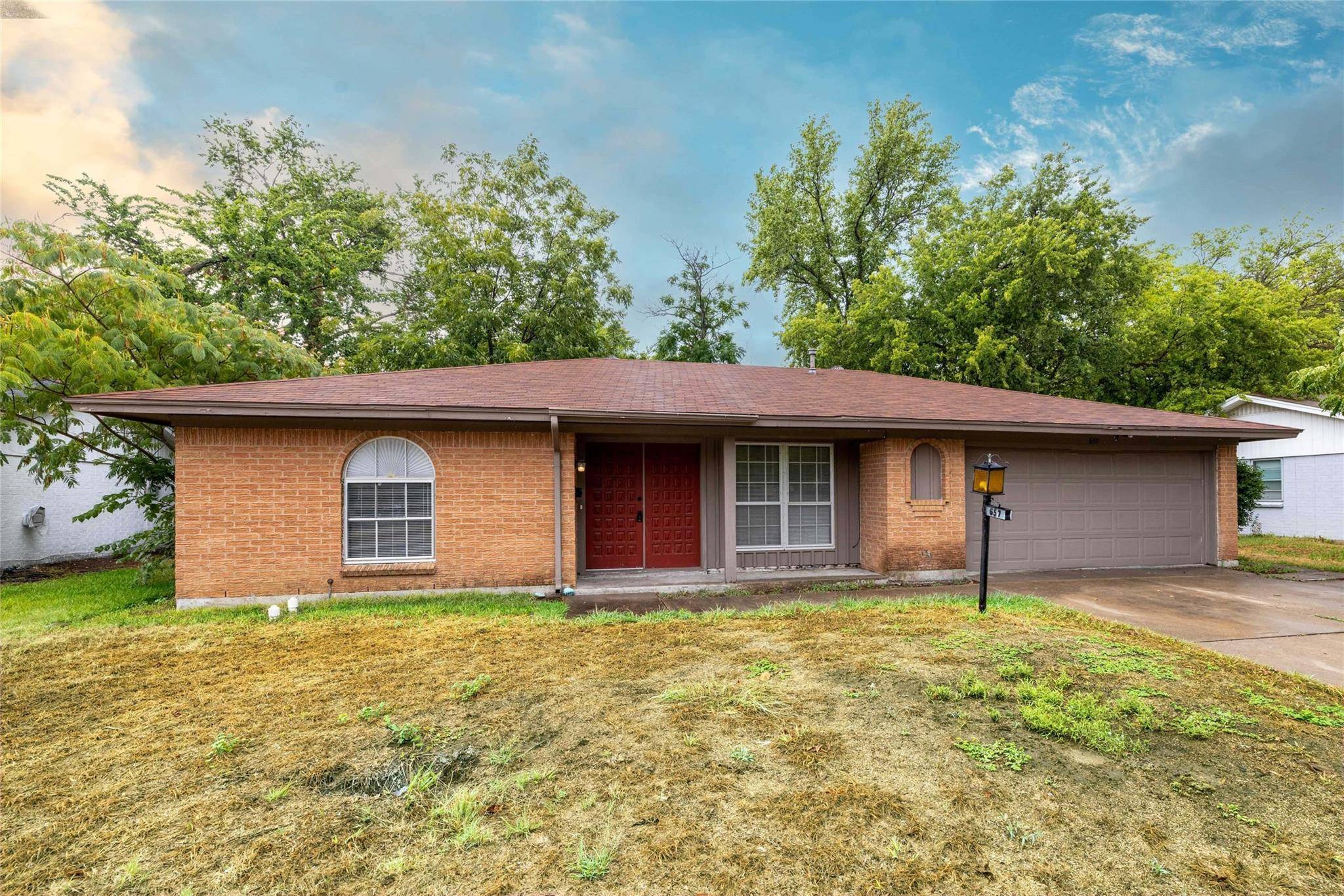 Burleson, TX 76028,657 Oak Street