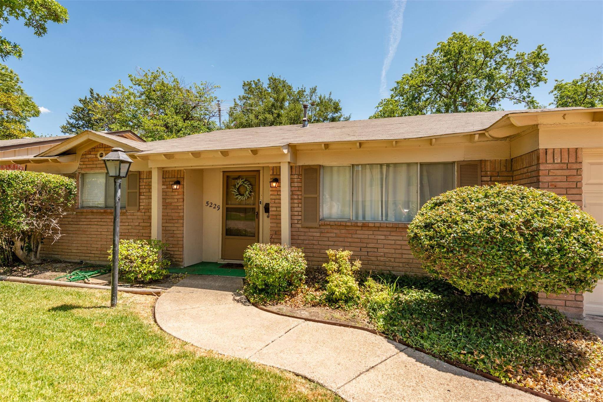 Fort Worth, TX 76133,5229 Cockrell Avenue