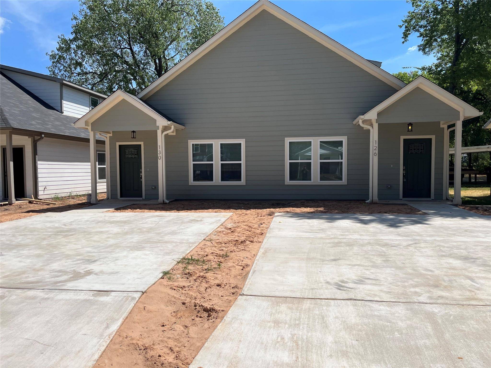 Denison, TX 75021,415/417 E Elm