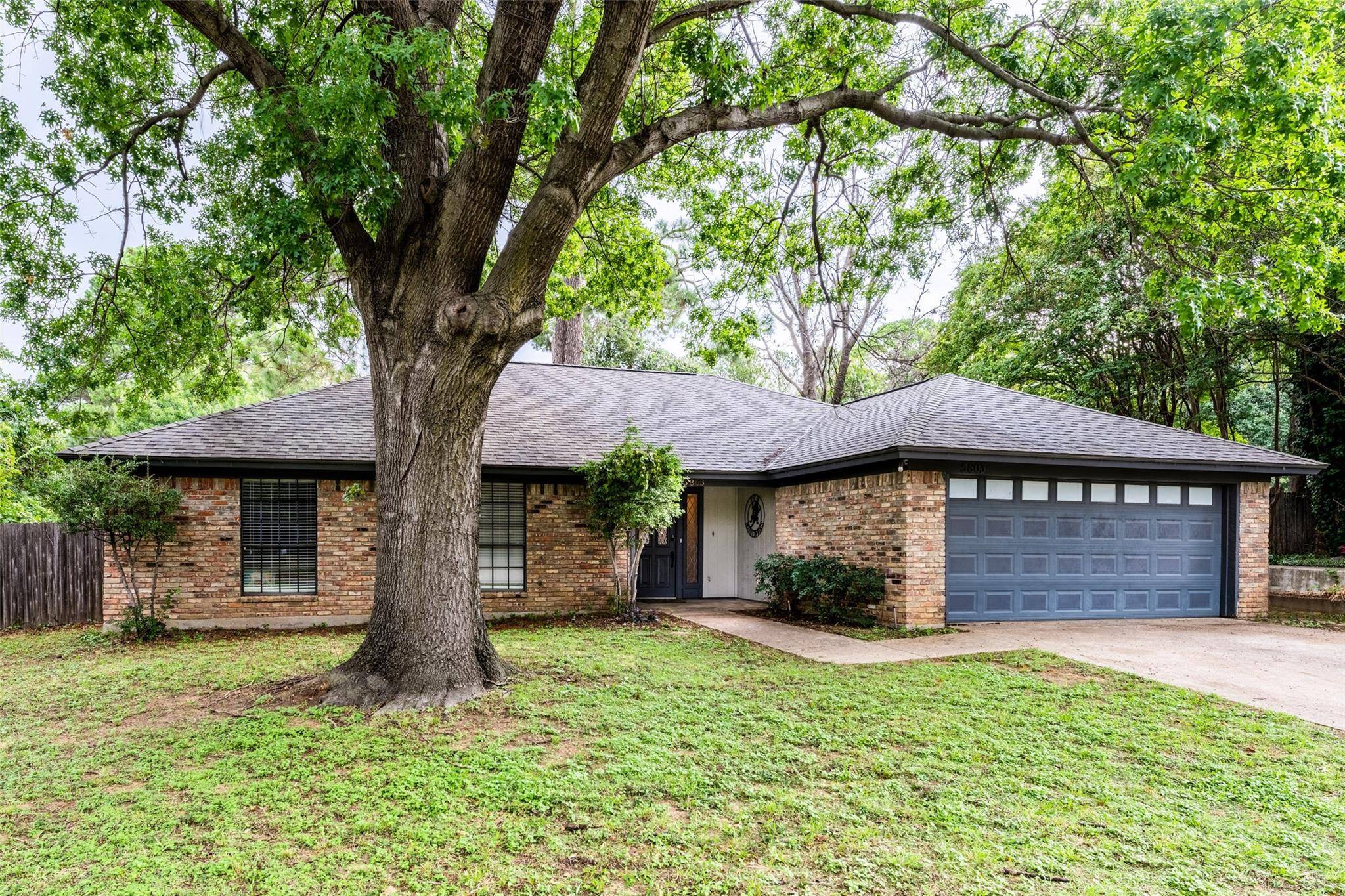 Arlington, TX 76016,5803 Little Pond Court