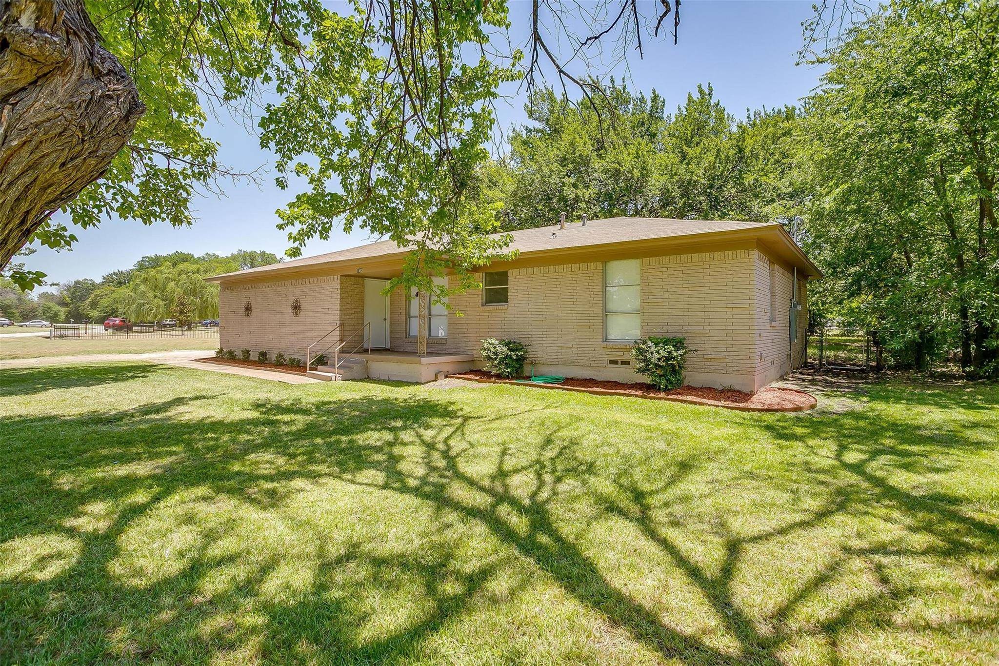 Lancaster, TX 75134,1500 E Springcrest Circle