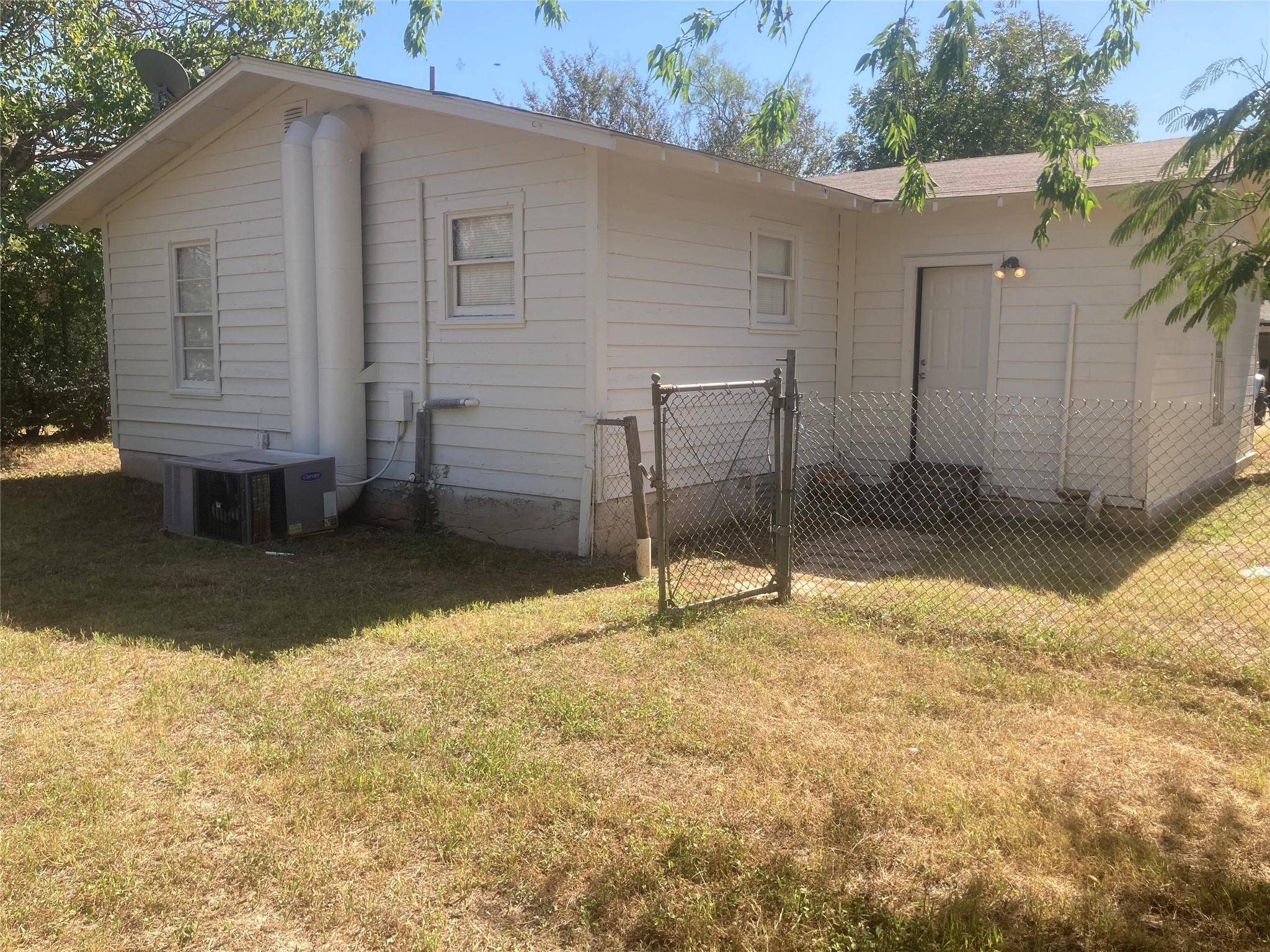 Graham, TX 76450,1439 Avenue A