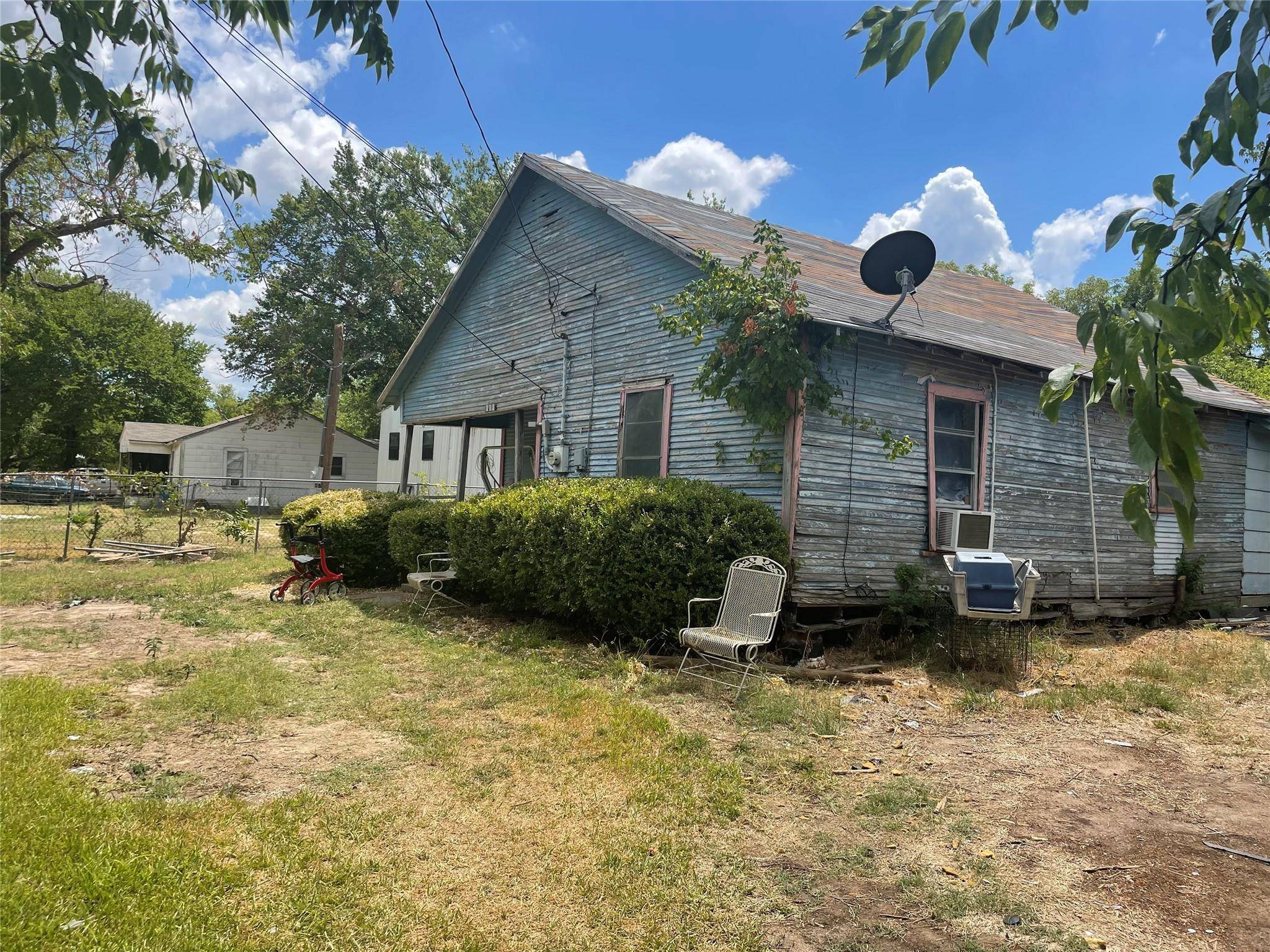 Ladonia, TX 75449,302 Paris Street