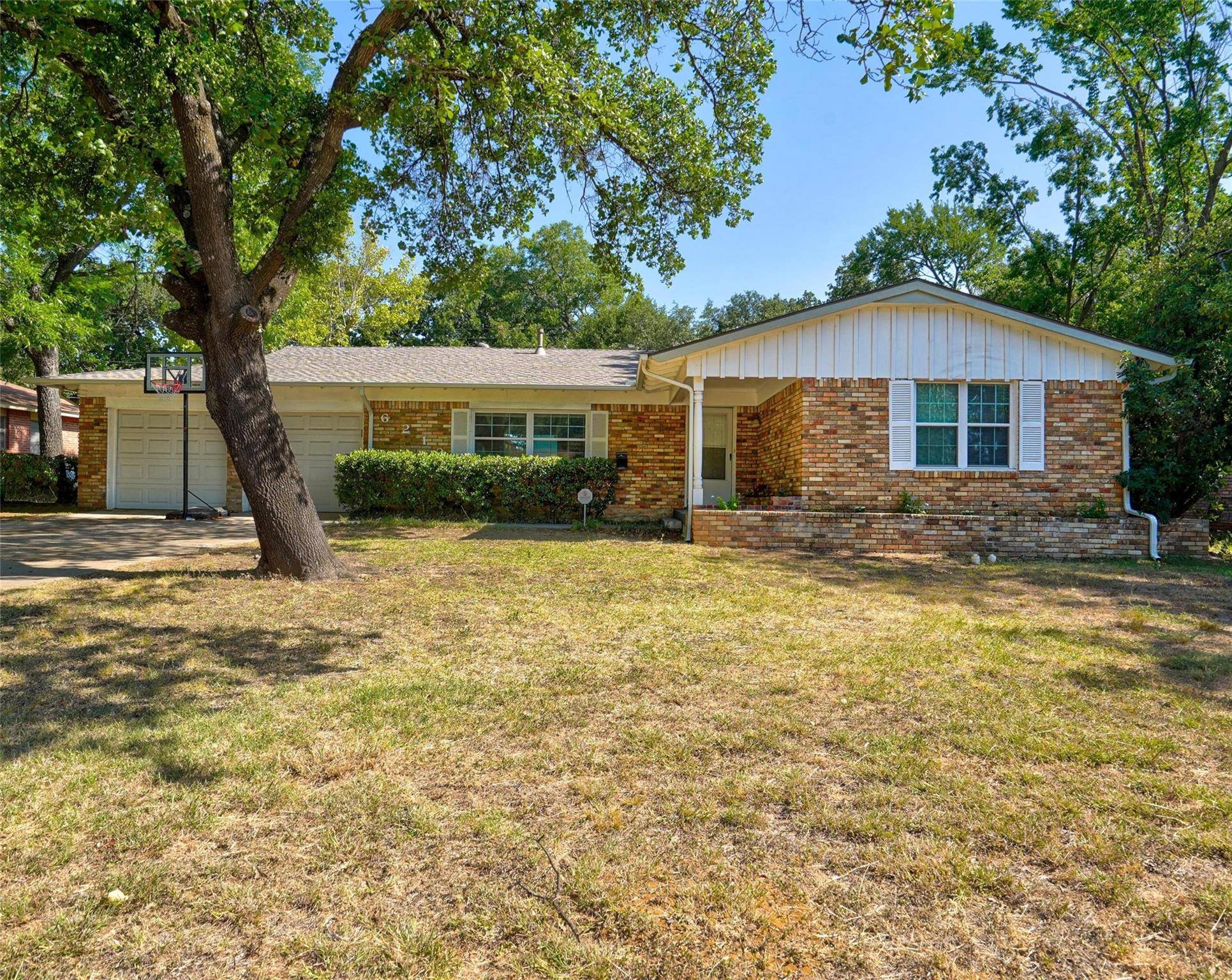 Fort Worth, TX 76112,6213 Dovenshire Terrace