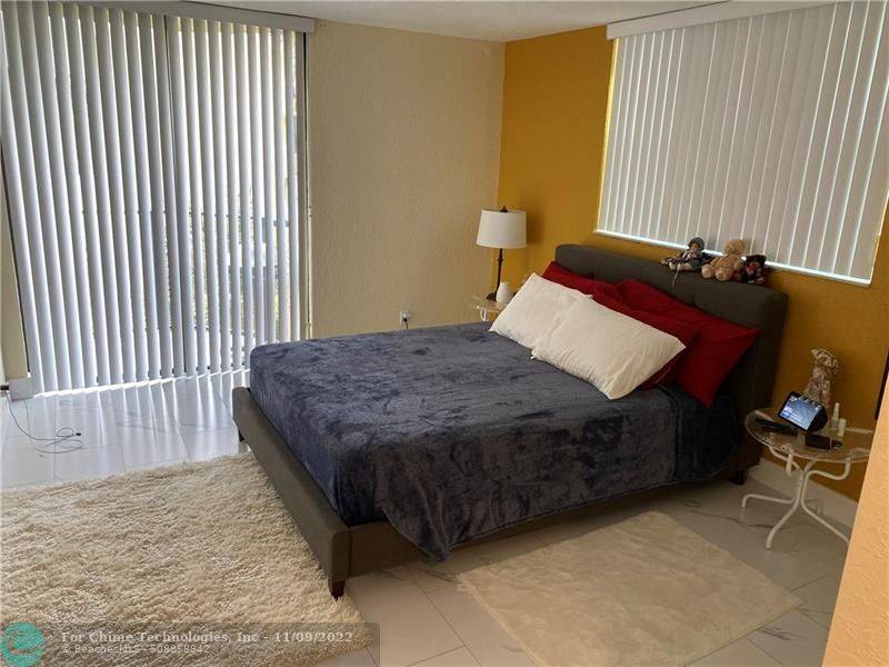 Pompano Beach, FL 33064,3500 Blue Lake Dr  #404