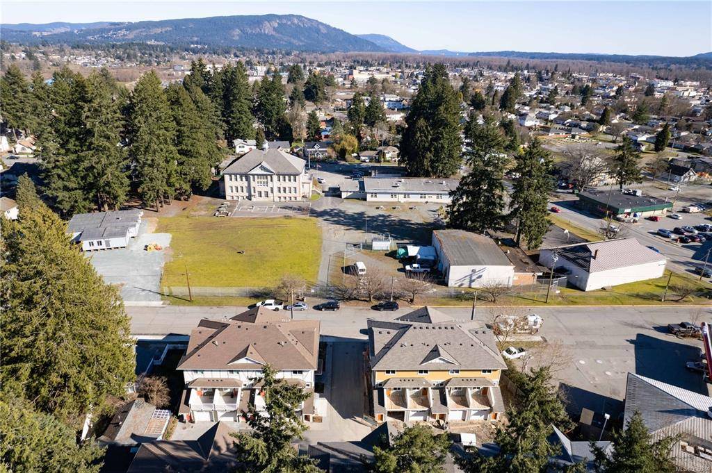 Duncan, BC V9L 2E8,1027 College St #1