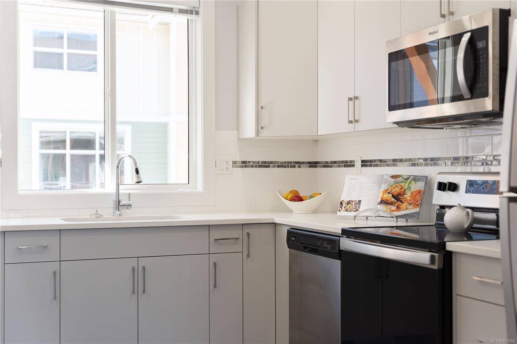 Duncan, BC V9L 2E8,1027 College St #1