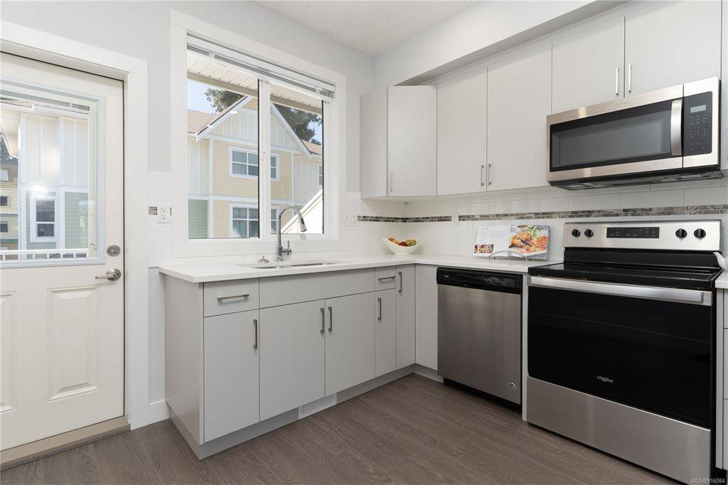 Duncan, BC V9L 2E8,1027 College St #1