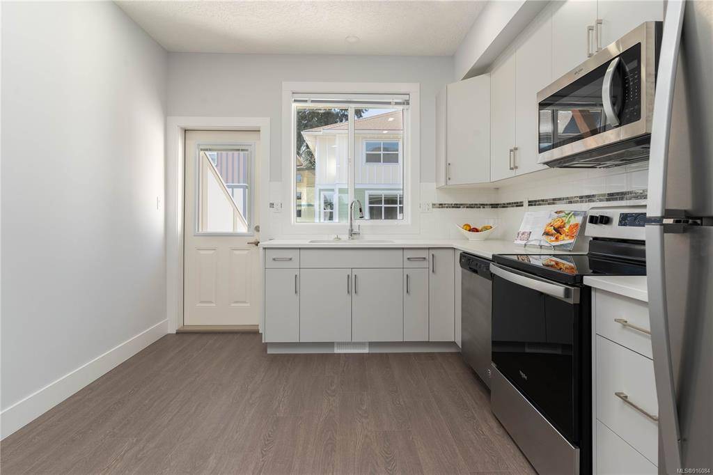 Duncan, BC V9L 2E8,1027 College St #1