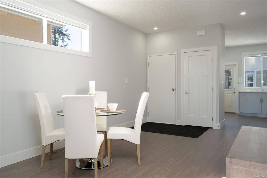 Duncan, BC V9L 2E8,1027 College St #1