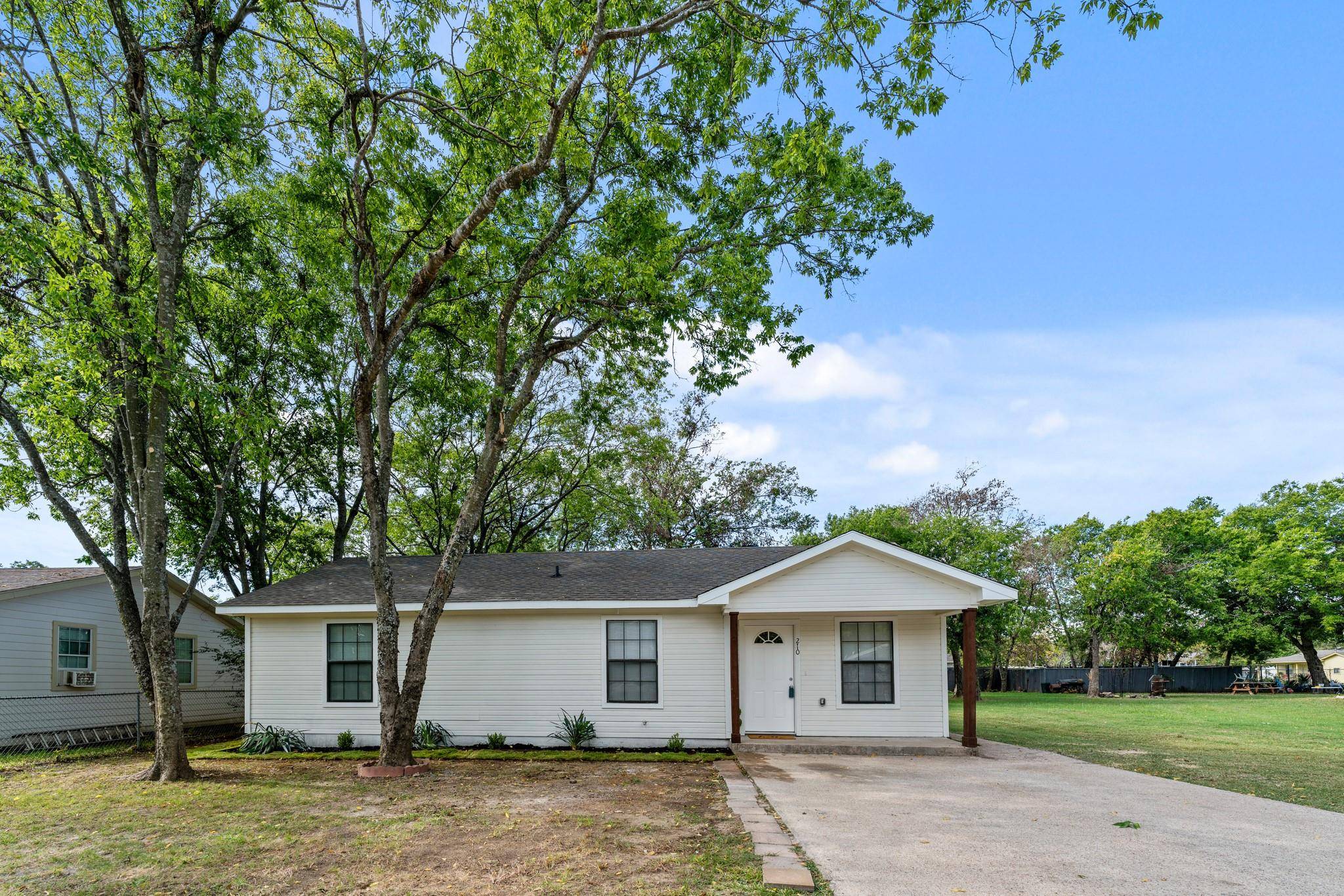 Terrell, TX 75160,210 Thomas Street