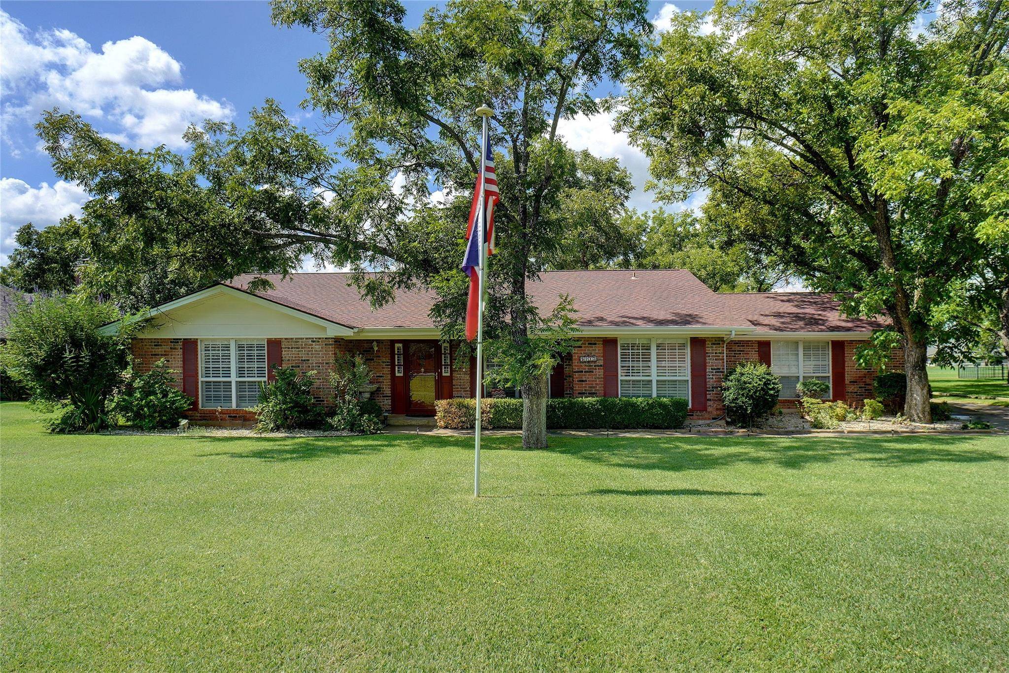 Granbury, TX 76049,5213 Wedgefield Road