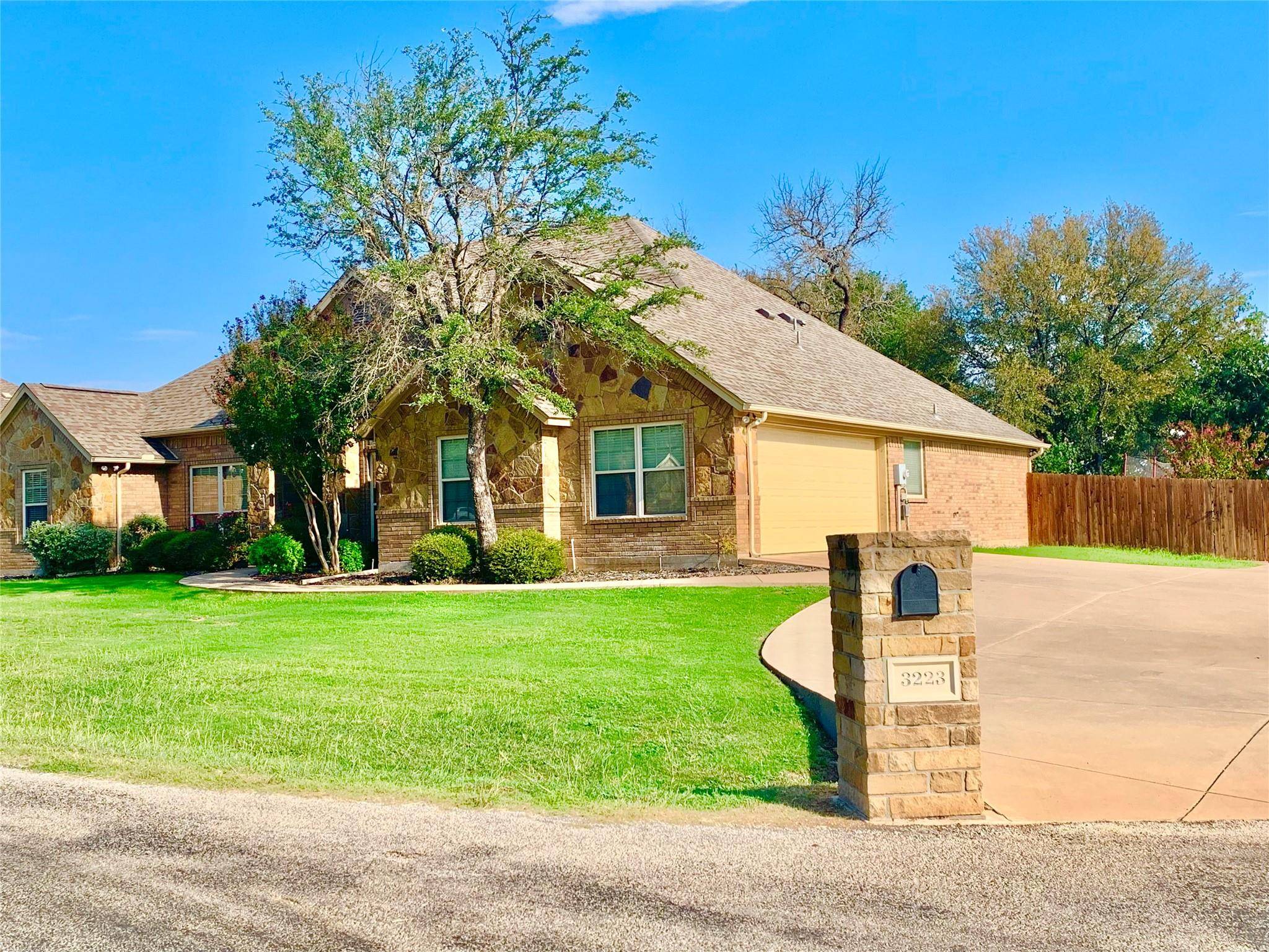 Granbury, TX 76049,3223 Golden Oaks Circle