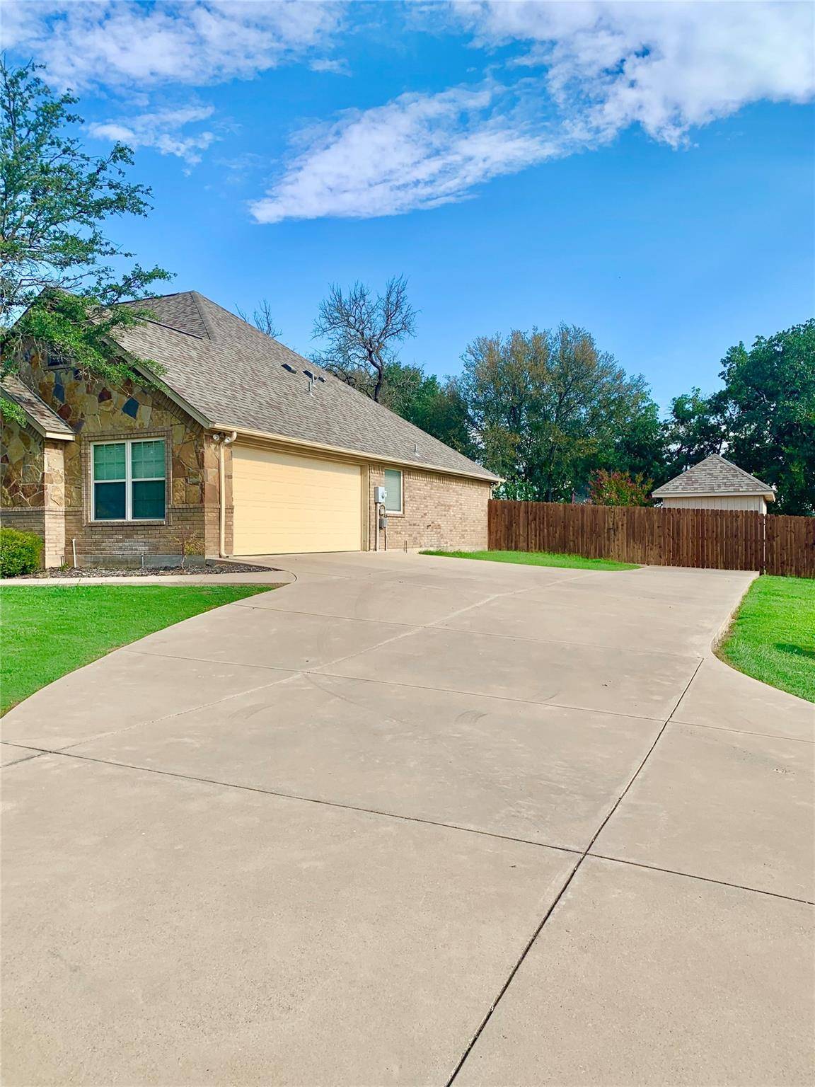 Granbury, TX 76049,3223 Golden Oaks Circle