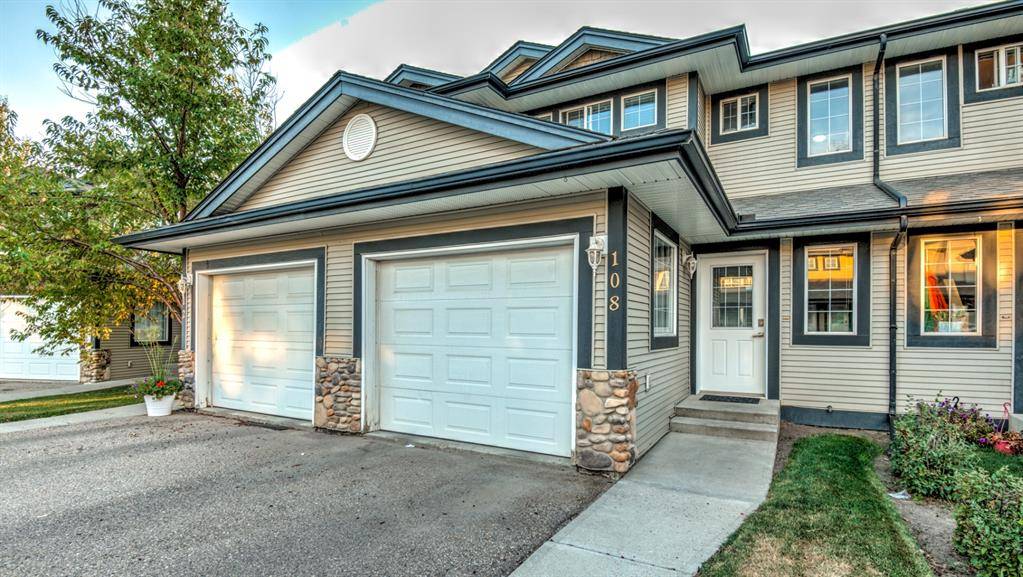 Chestermere, AB T1X 1N1,108 Stonemere PL