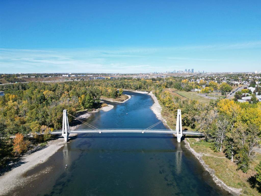 Calgary, AB T2C 4K6,428 Riverview PL SE