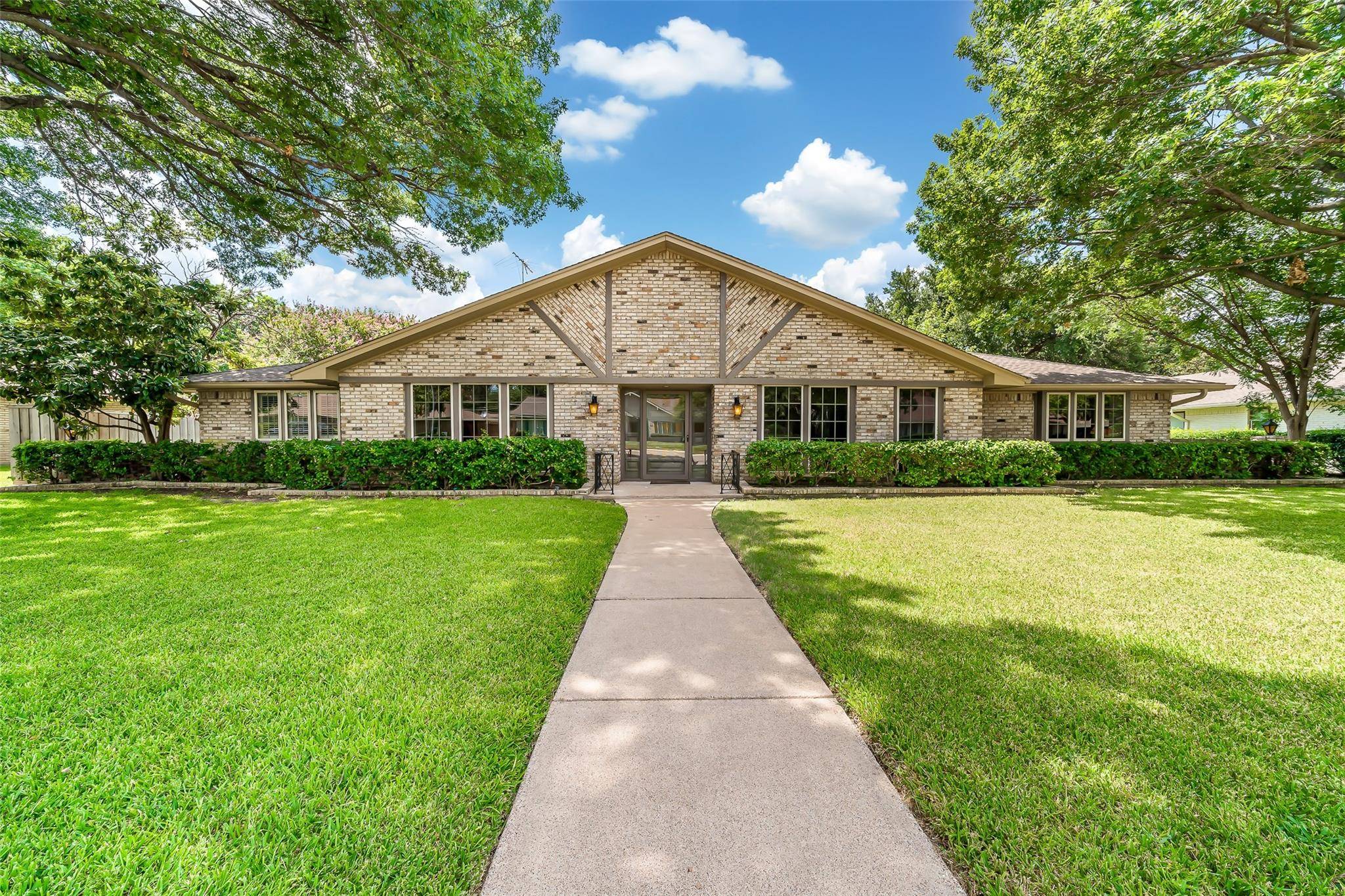 Dallas, TX 75244,4350 Willow Lane