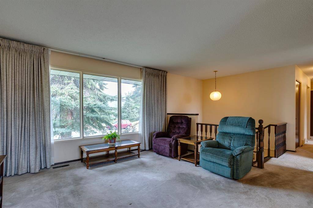 Calgary, AB T2K5N8,363 Norseman RD NW