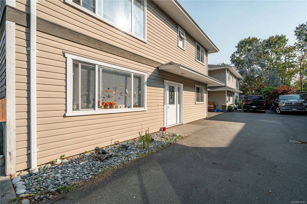 Sidney, BC V8L 2T9,9547 Sharples Rd