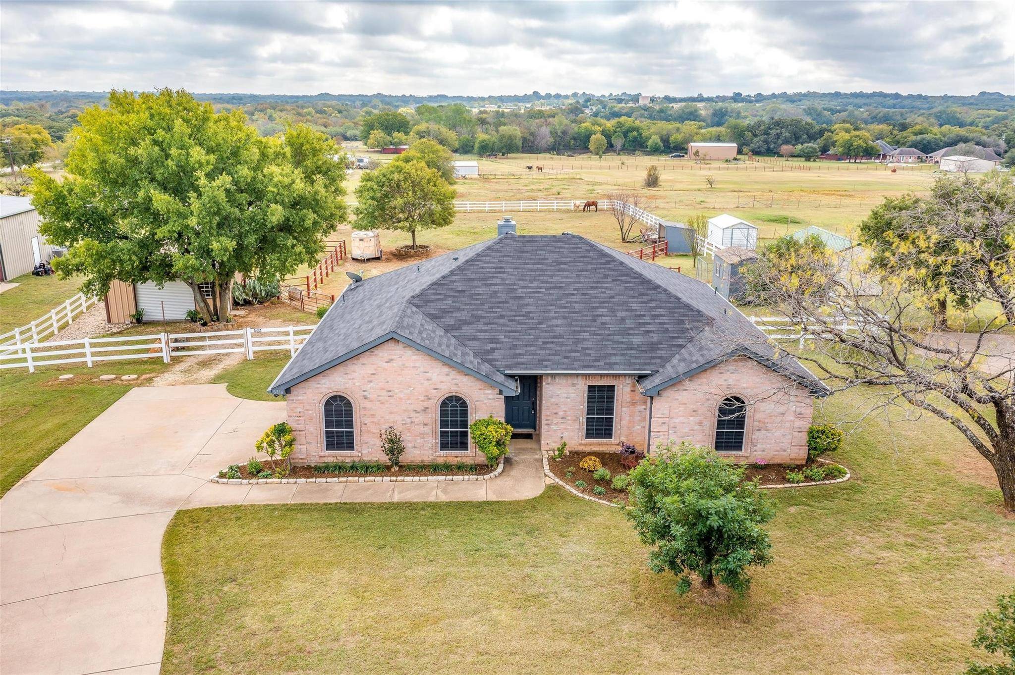 Burleson, TX 76028,8316 County Road 518