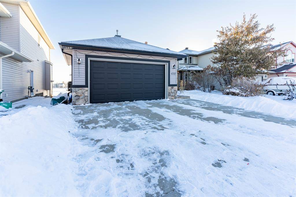 Chestermere, AB T1X 1S2,172 Willowmere Close