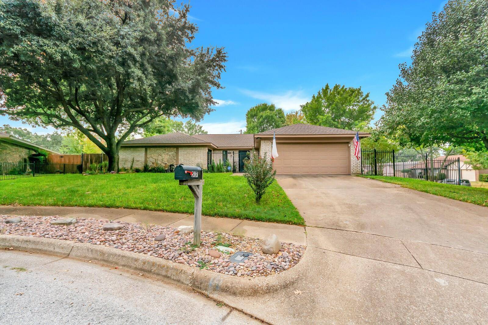 Euless, TX 76040,517 Live Oak Drive