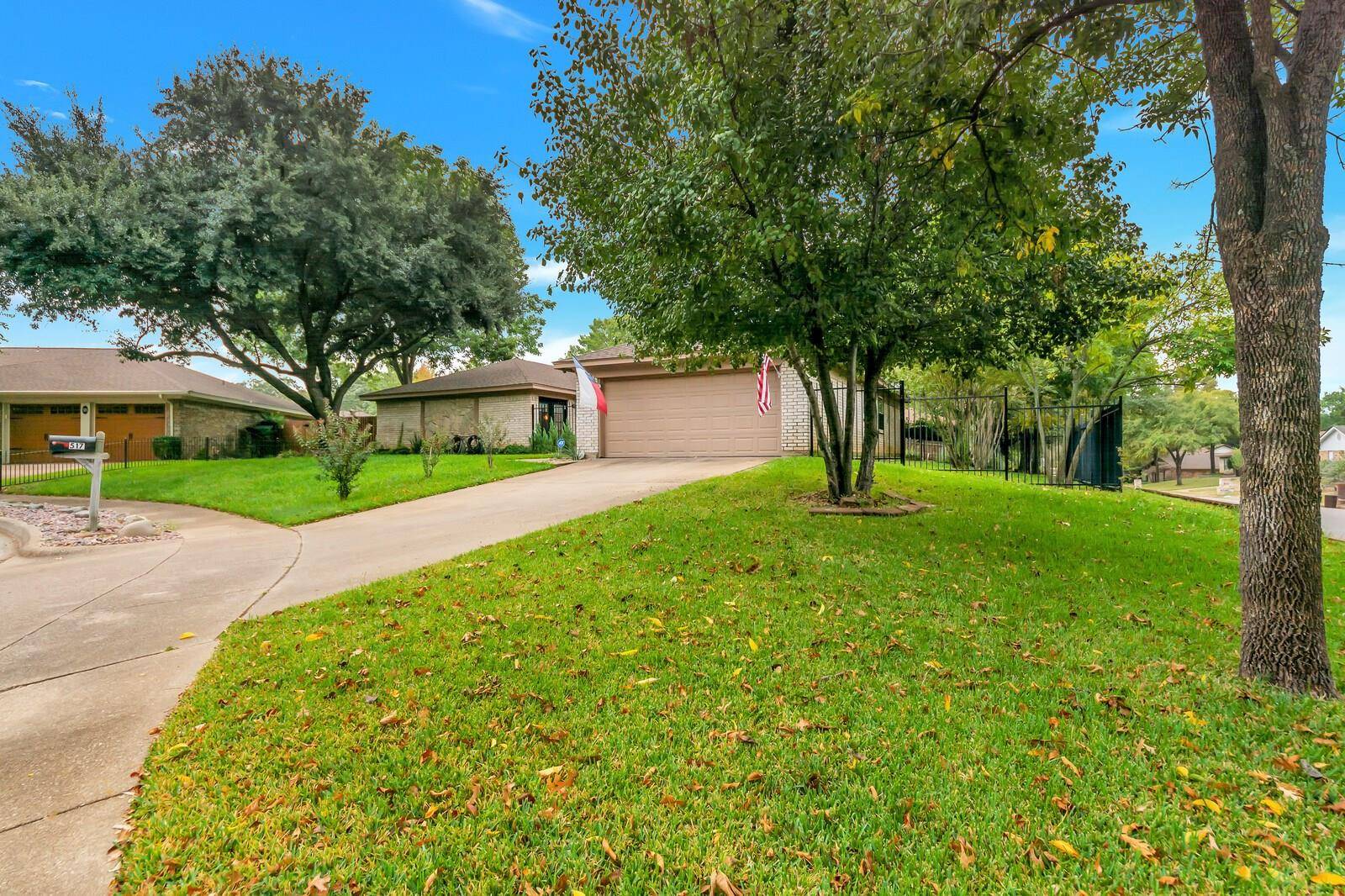 Euless, TX 76040,517 Live Oak Drive