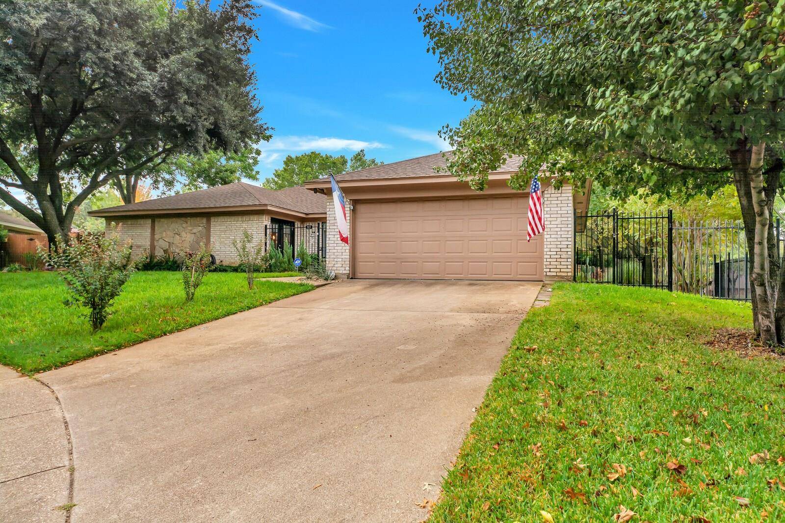 Euless, TX 76040,517 Live Oak Drive