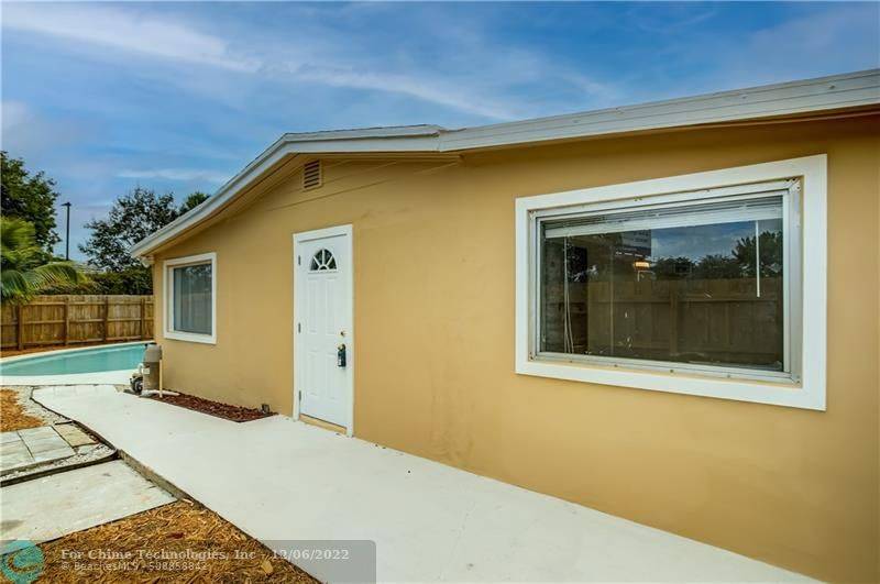 Pompano Beach, FL 33060,2360 NE 3rd Ave