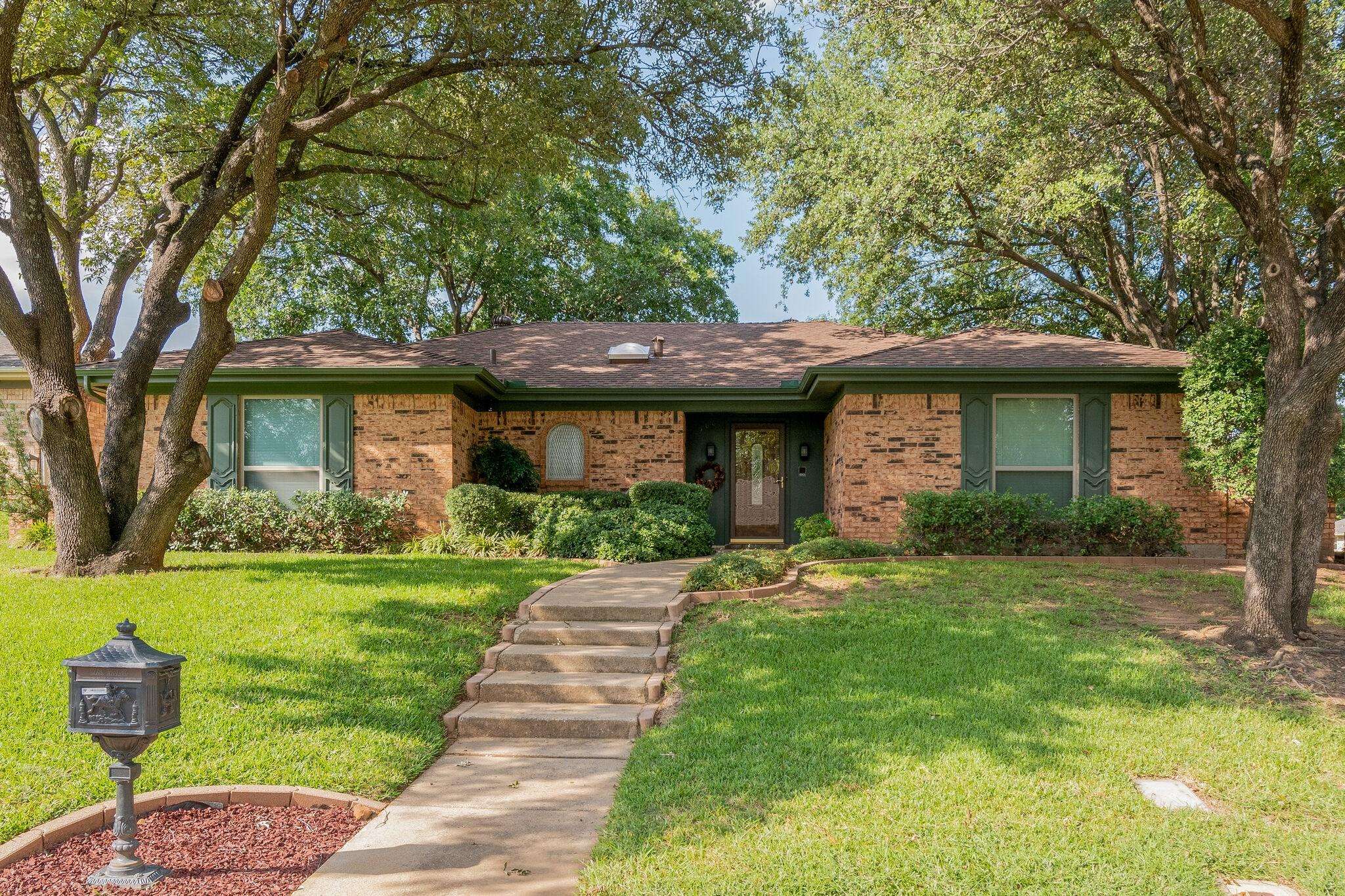 Hurst, TX 76054,400 Cavender Court