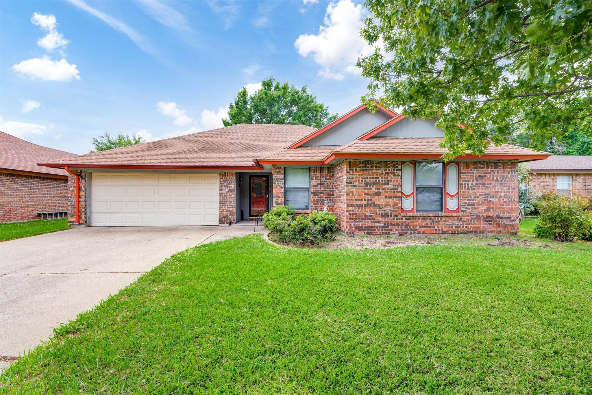 Arlington, TX 76002,210 Freedom Lane