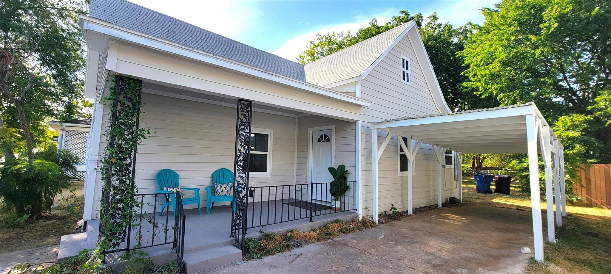 Denison, TX 75020,513 W Hull Street