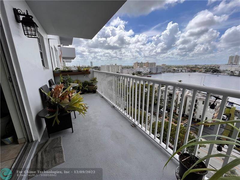 Hallandale Beach, FL 33009,137 Golden Isles Dr  #1110