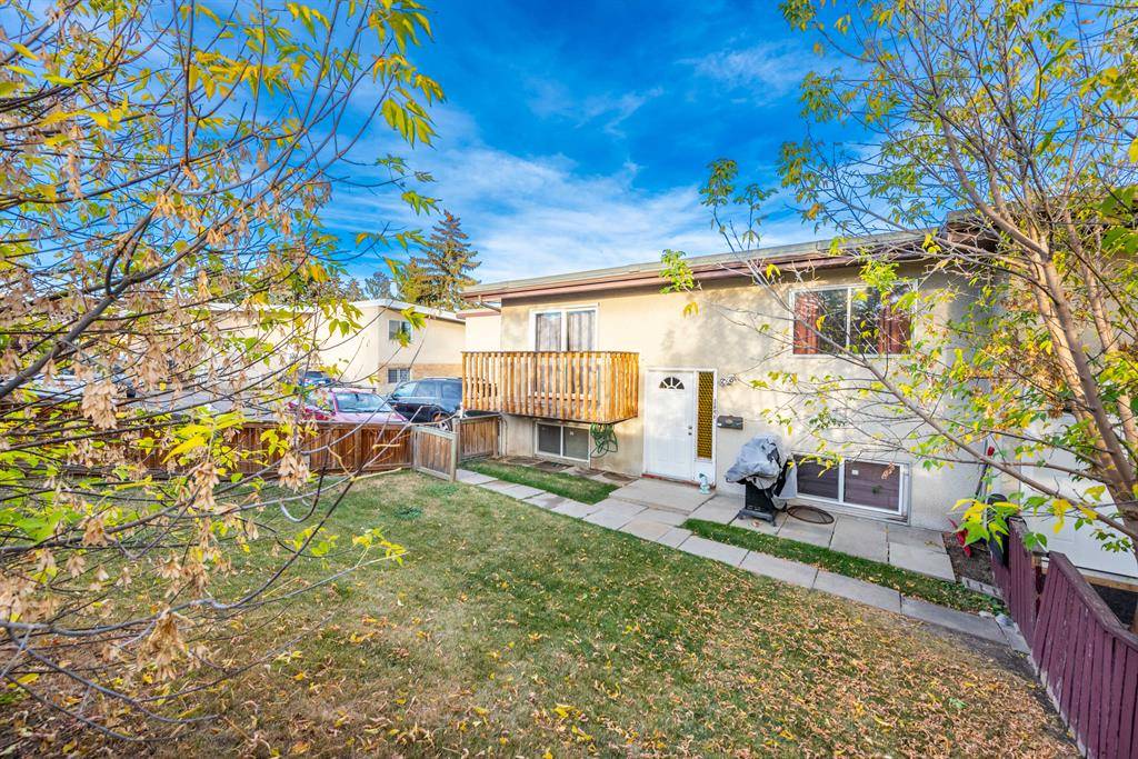 Calgary, AB T2A 1X7,716E Raynard CRES SE