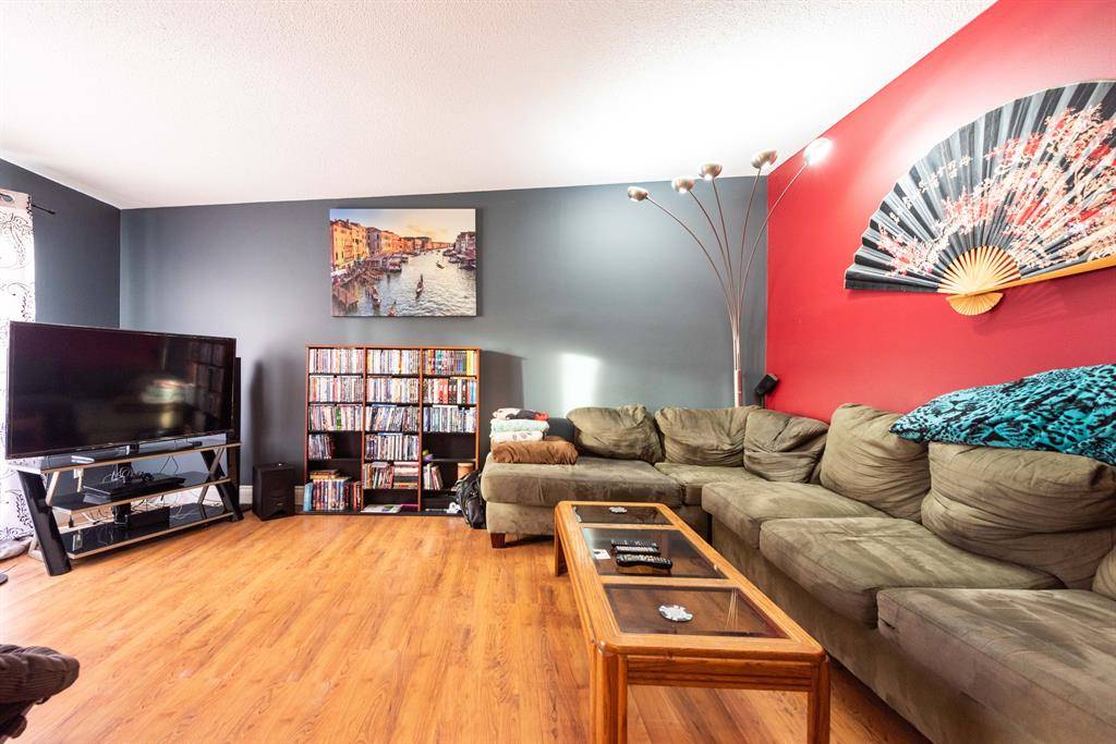 Calgary, AB T2A 1X7,716E Raynard CRES SE