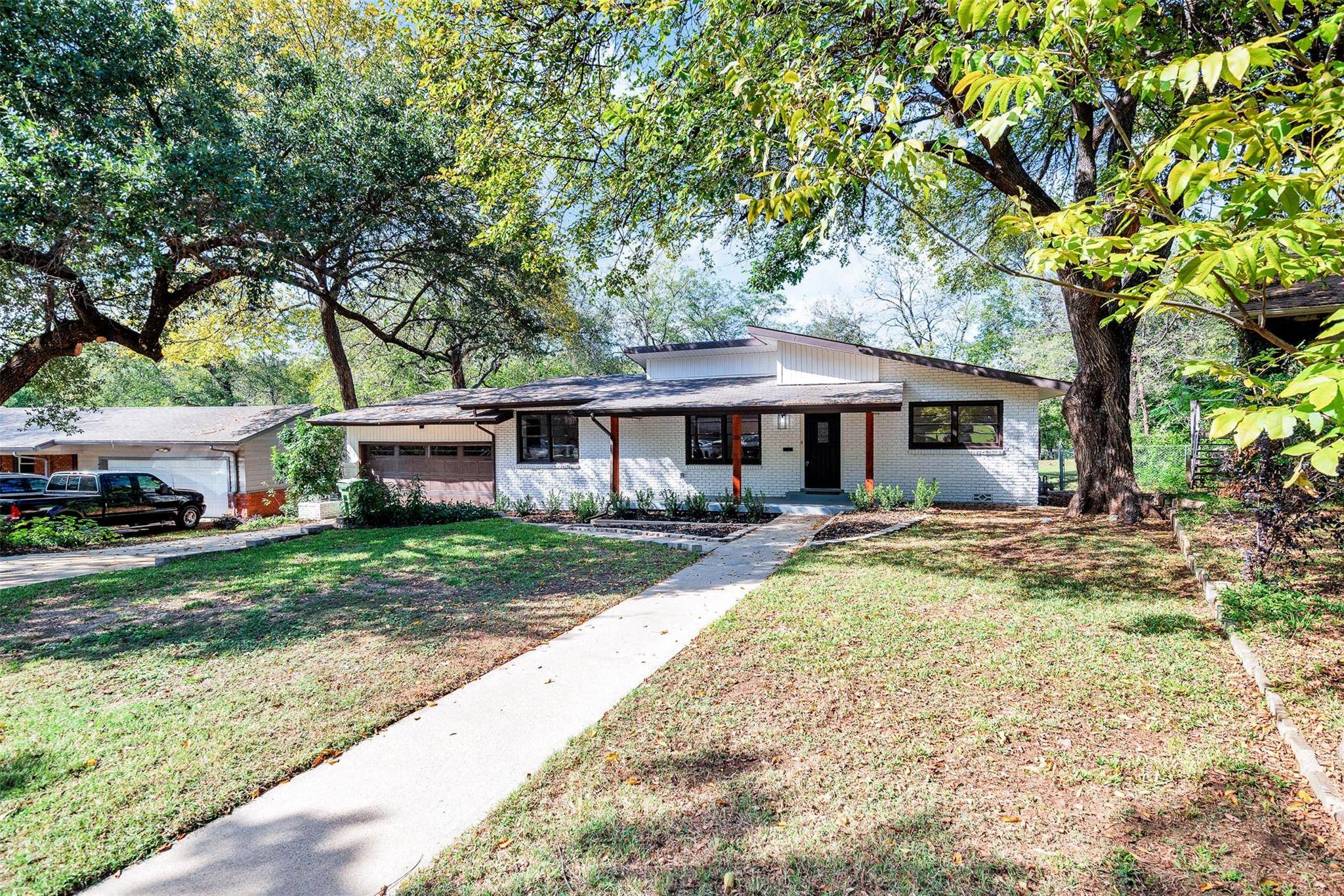 Hurst, TX 76053,38 Shadowbrook Lane