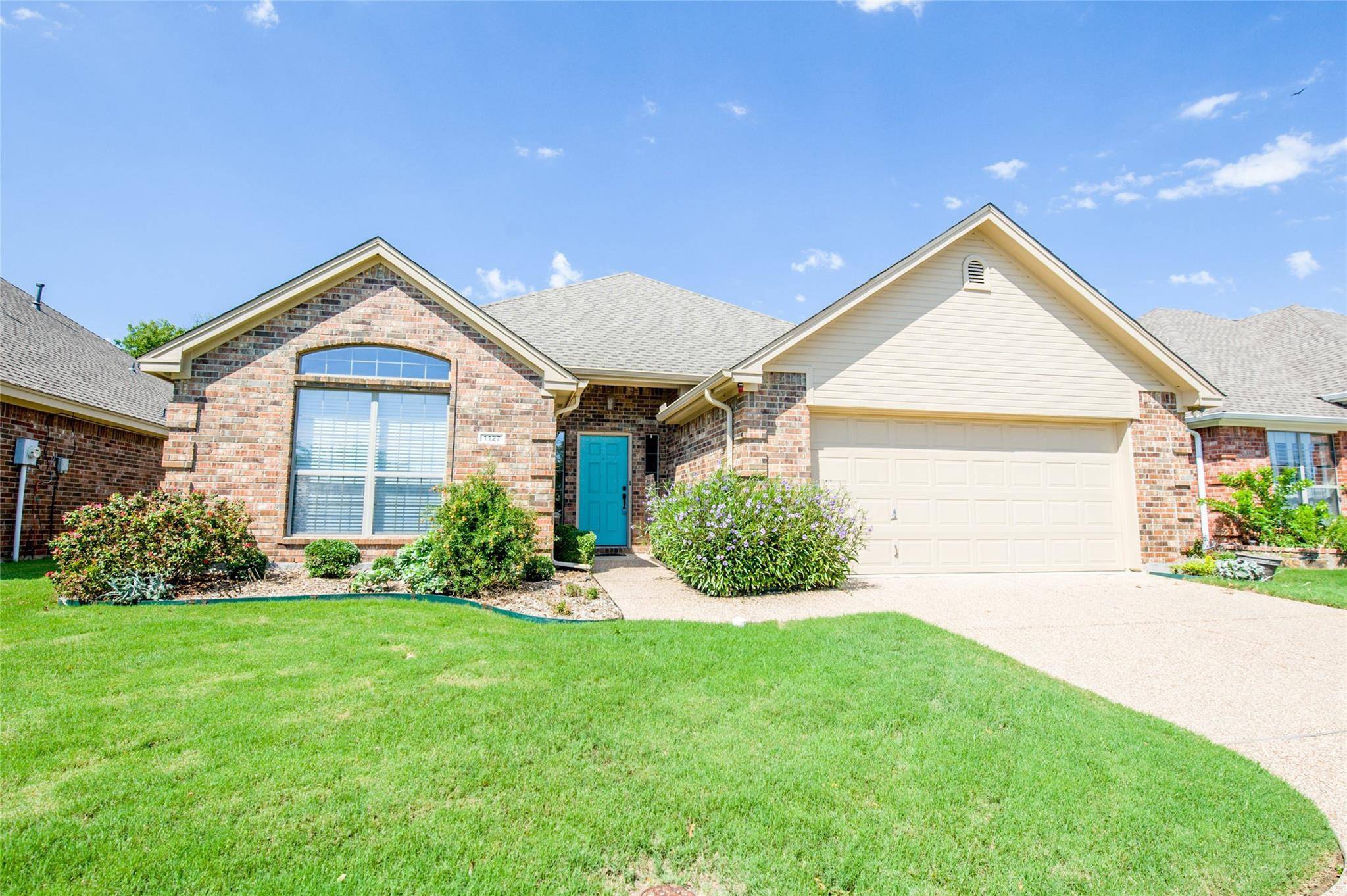 Cedar Hill, TX 75104,1127 Cresthaven Drive #16