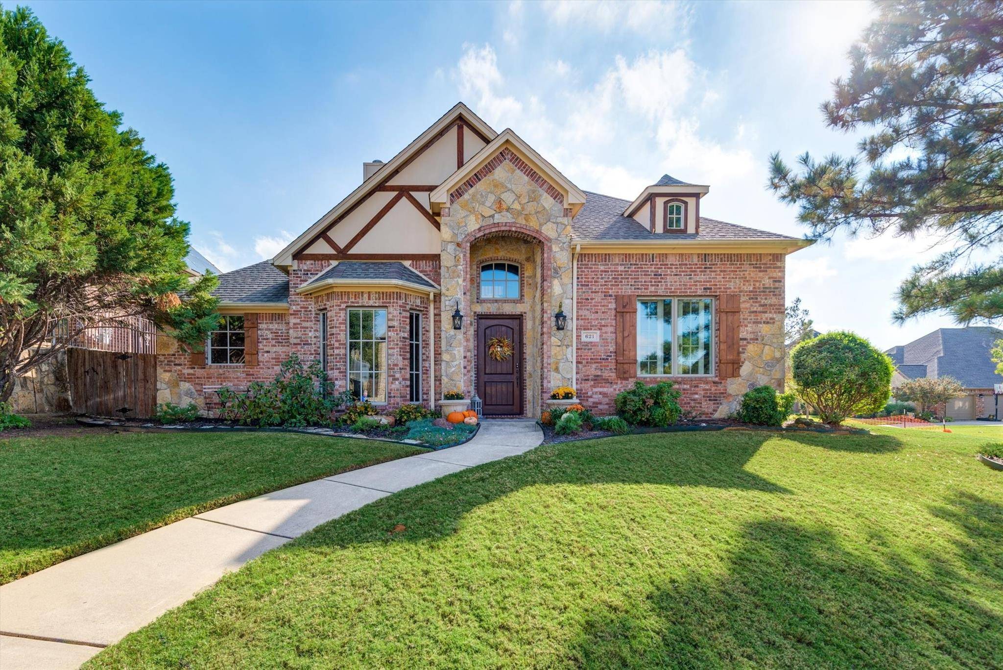 Hurst, TX 76054,621 Forest View Court