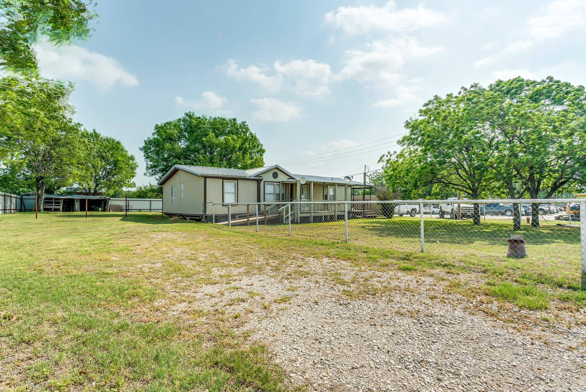 De Leon, TX 76444,733 E Navarro Avenue