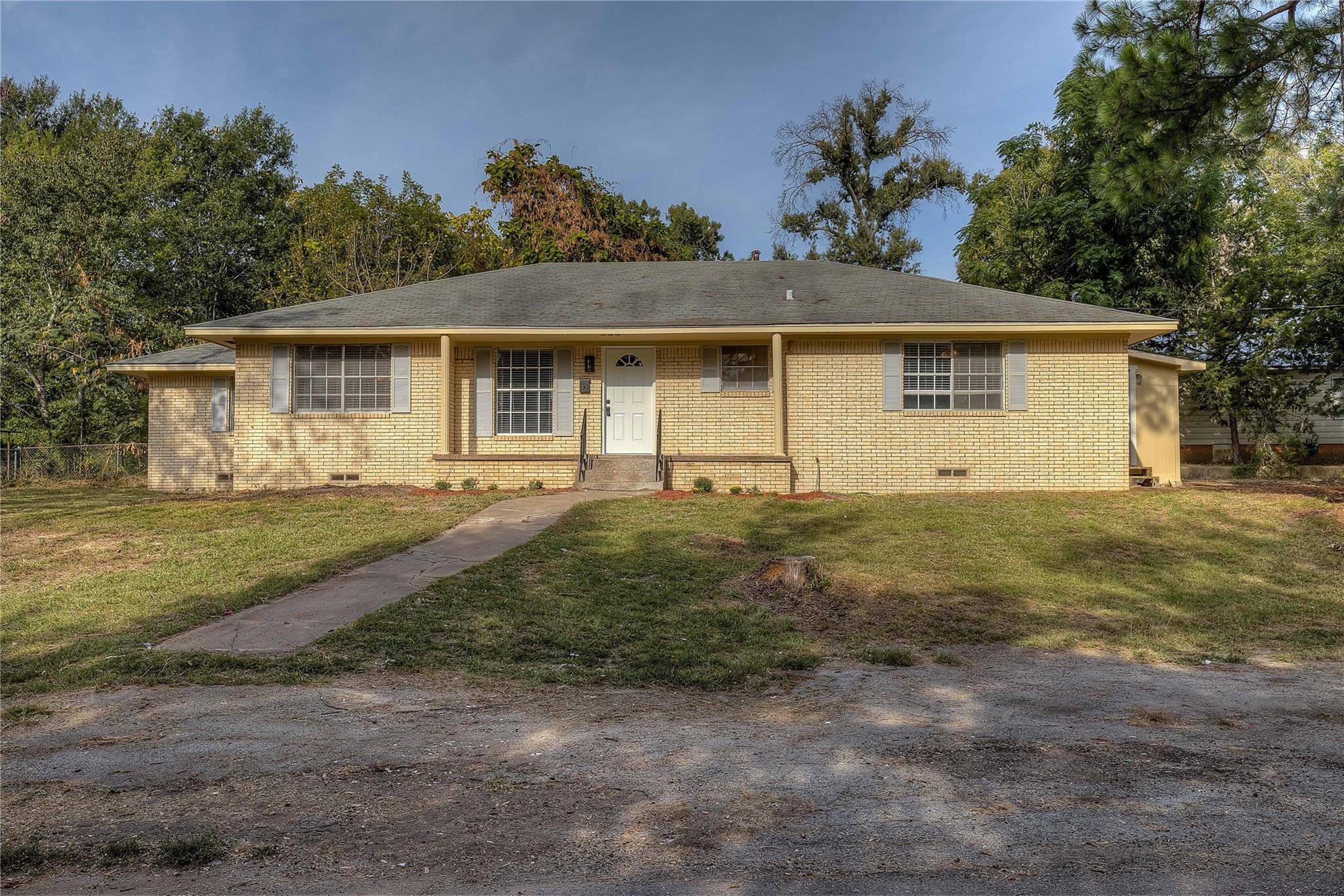 Mineola, TX 75773,613 Graham Street