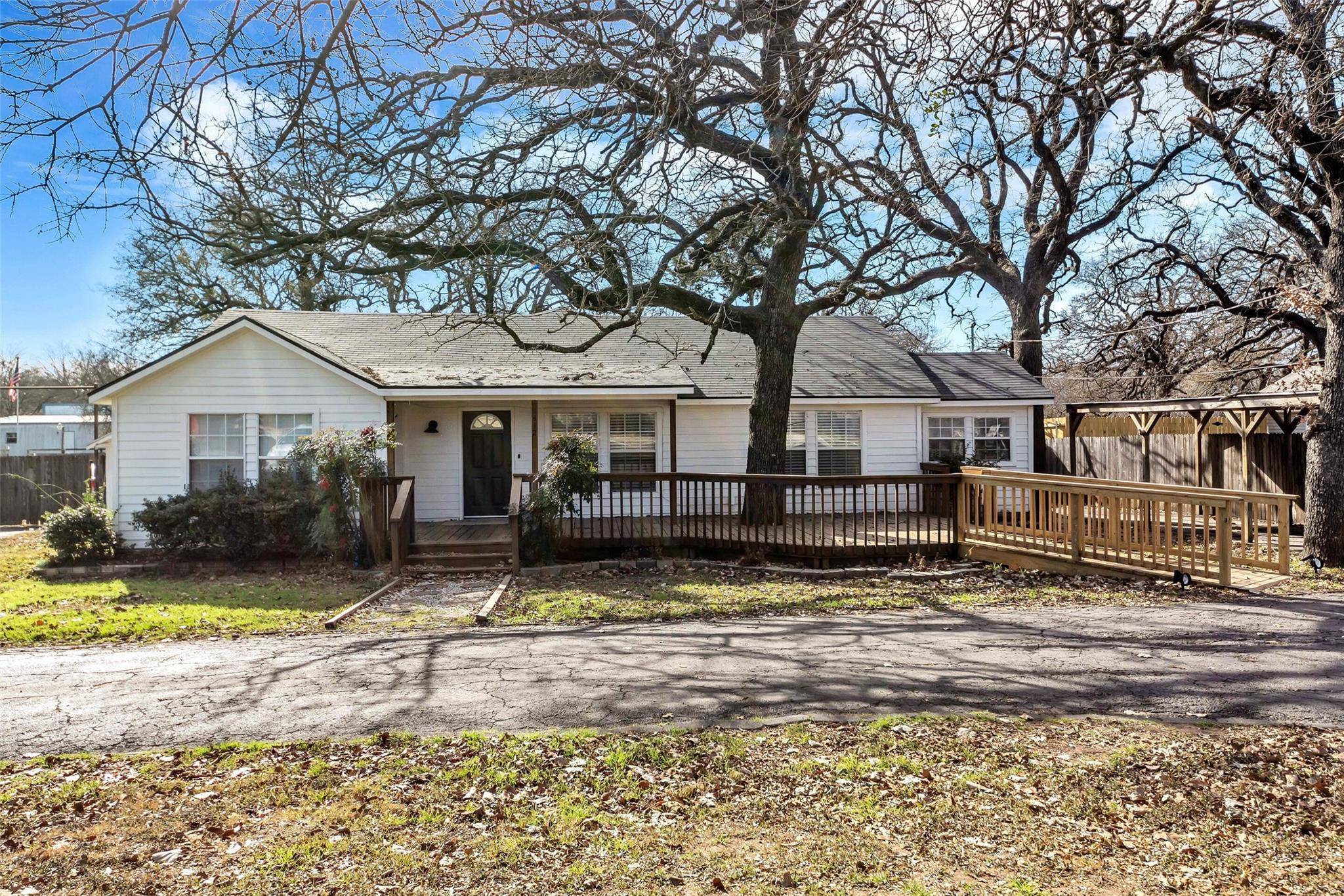 Weatherford, TX 76086,1412 E Bankhead Drive