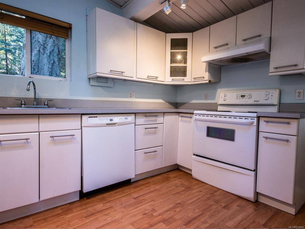 Protection Island, BC V9R 6R1,24 Captain Morgans Blvd