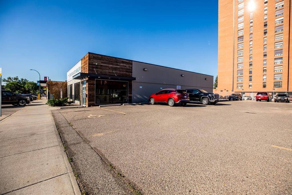 Lethbridge, AB T1J 2B8,518 5 ST S