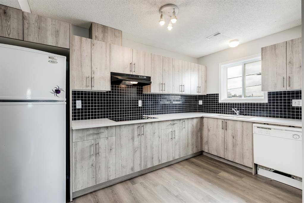 Calgary, AB T2A 1A3,1728 34 ST SE #104