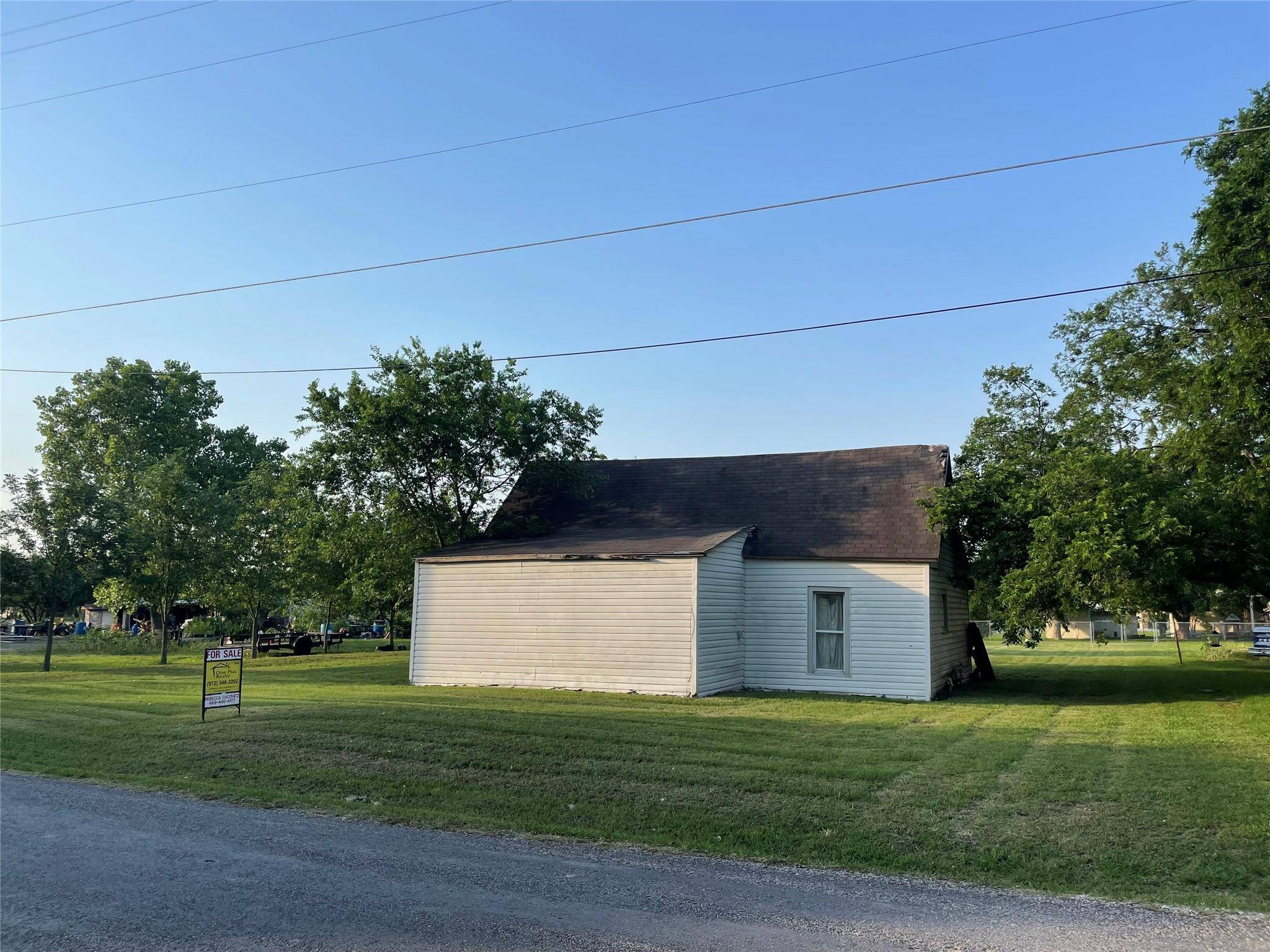 Gunter, TX 75058,307 W Cedar