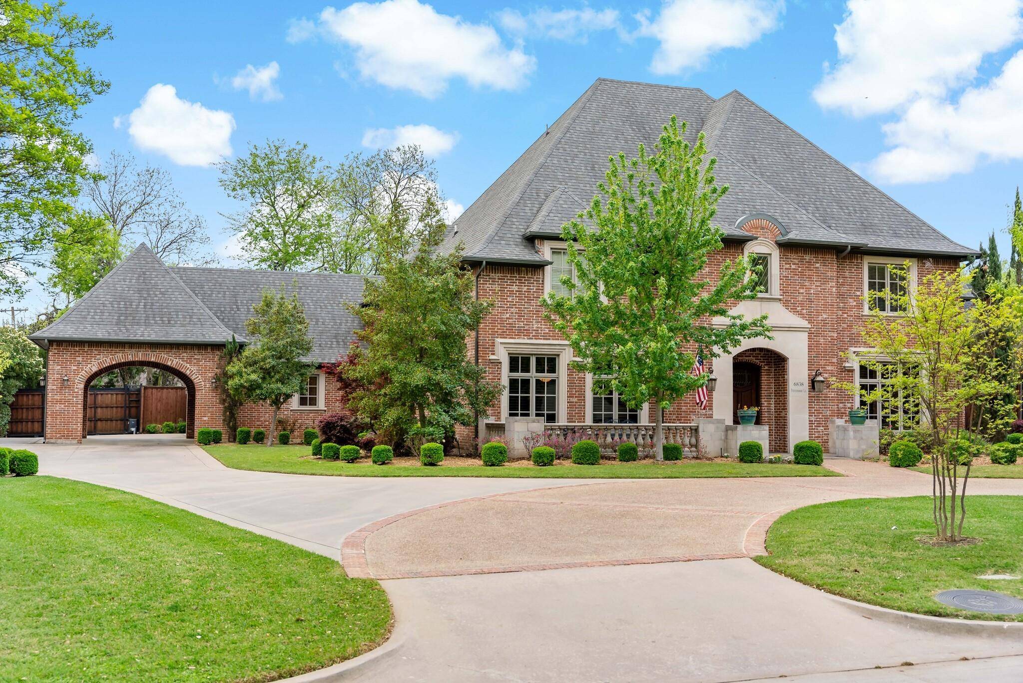 Dallas, TX 75225,6838 Prestonshire Lane