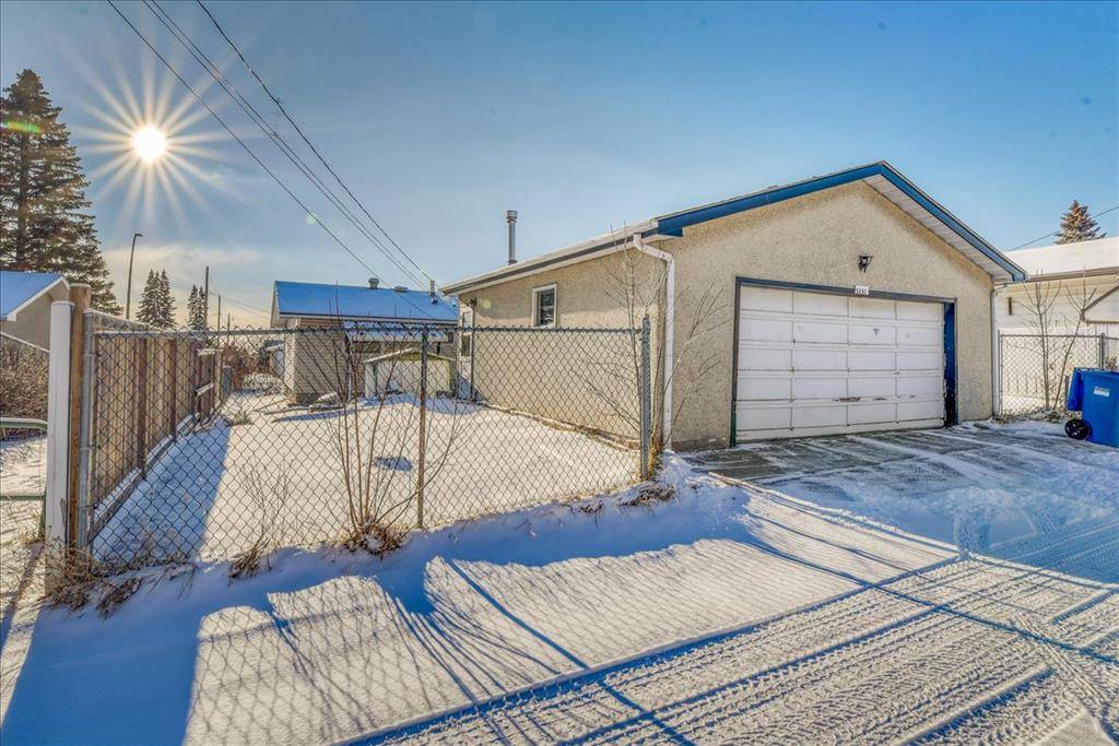 Calgary, AB T2A 1Y2,3151 Rae CRES SE